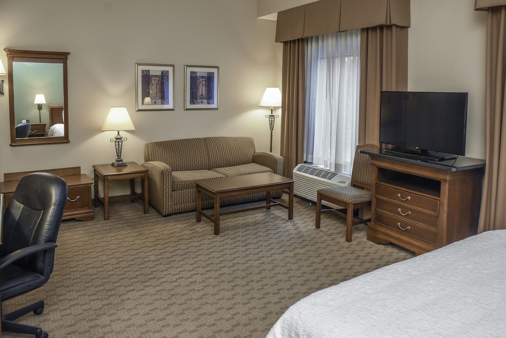 Hampton Inn & Suites Youngstown Canfield - photo 24
