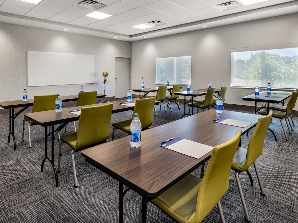 Holiday Inn Express & Suites Ruskin by IHG - photo 52