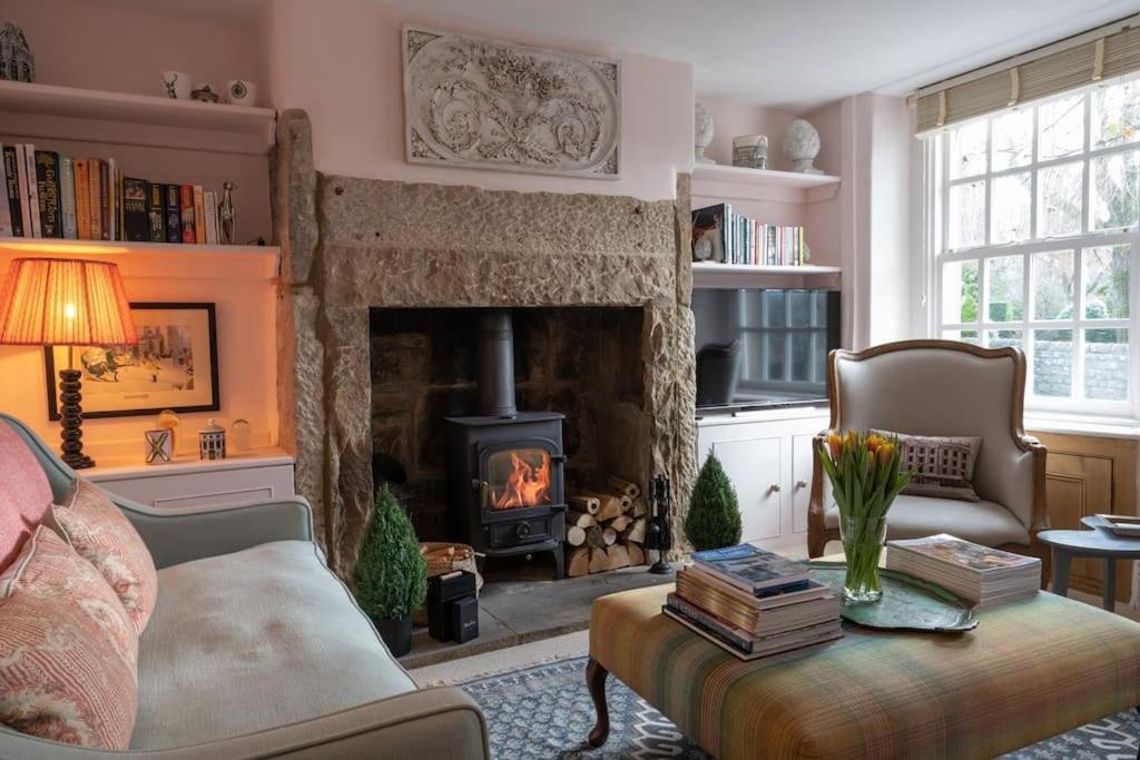 Charming Coates Cottage — 4-Star Luxury Hotel in Baslow, United Kingdom