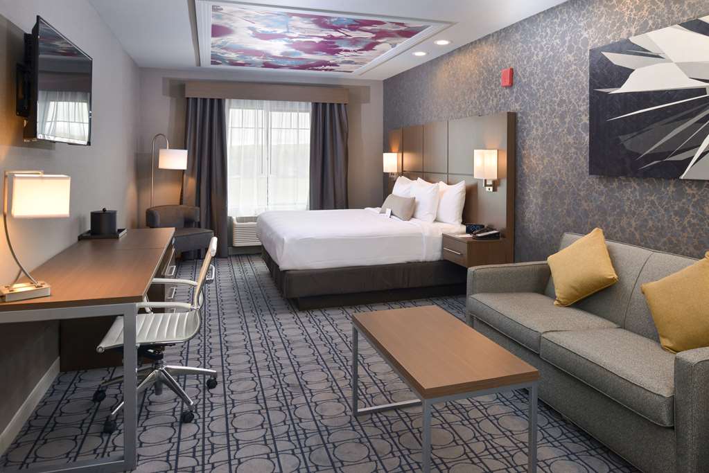 Best Western Plus Coalinga Inn - photo 4