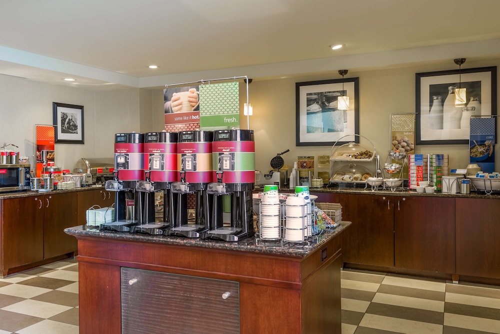 Hampton Inn & Suites Peoria at Grand Prairie IL - photo 34