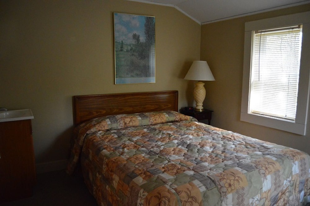 Kennebunk Gallery Motel & Cottages - photo 11