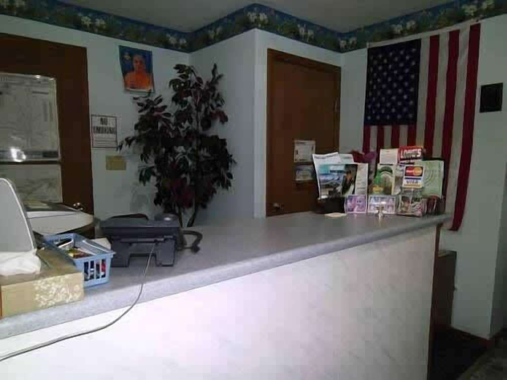 Hillsboro Inn & Suites - photo 2