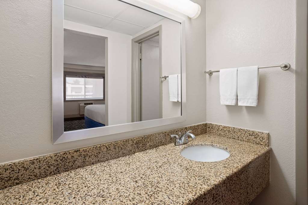 Days Inn by Wyndham Tonawanda Buffalo - photo 11