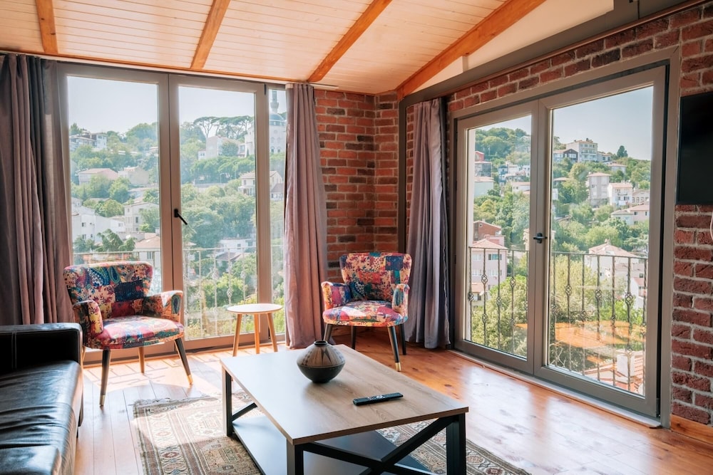 Stunning Sea View Loft 5 min to Park in Kuzguncuk — 4-Star Luxury Hotel in Istanbul, Turkey