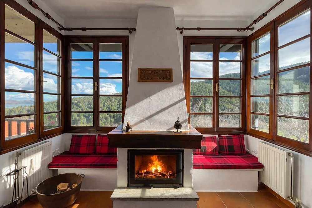 Alonia Forest House — 4-Star Luxury Hotel in Kryoneri, Greece