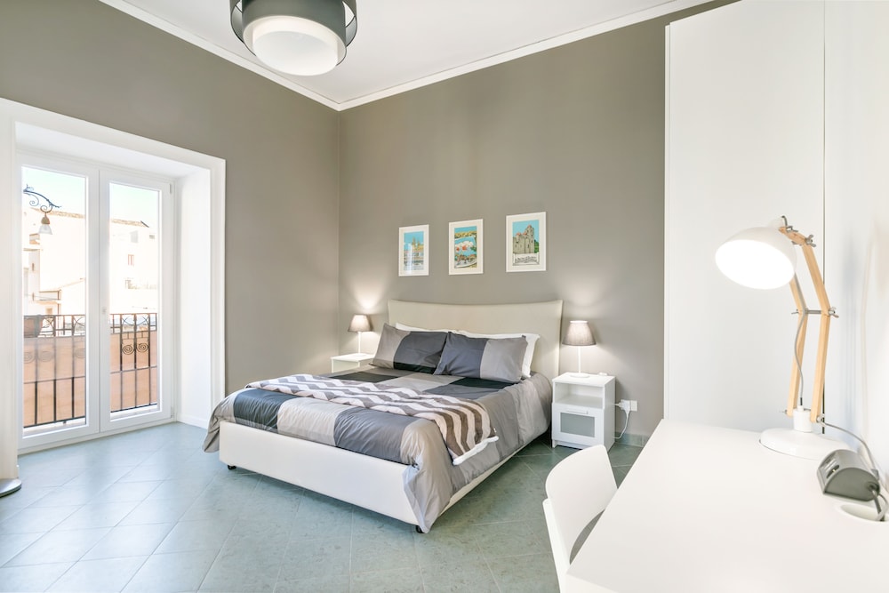 GuestHost Stylish Flat Maqueda — 4-Star Luxury Hotel in Palermo, Italy