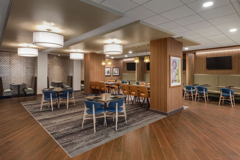 DoubleTree by Hilton St. Paul East - photo 36