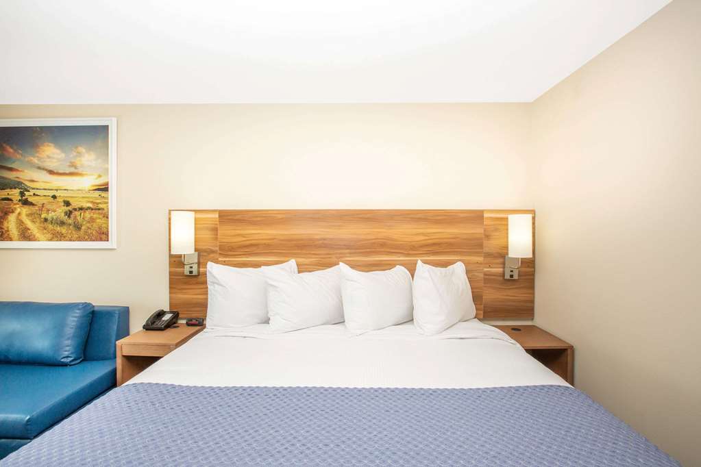 Days Inn & Suites by Wyndham Kearney - photo 8