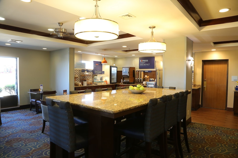 Holiday Inn Express Hotel & Suites Cleveland - photo 42