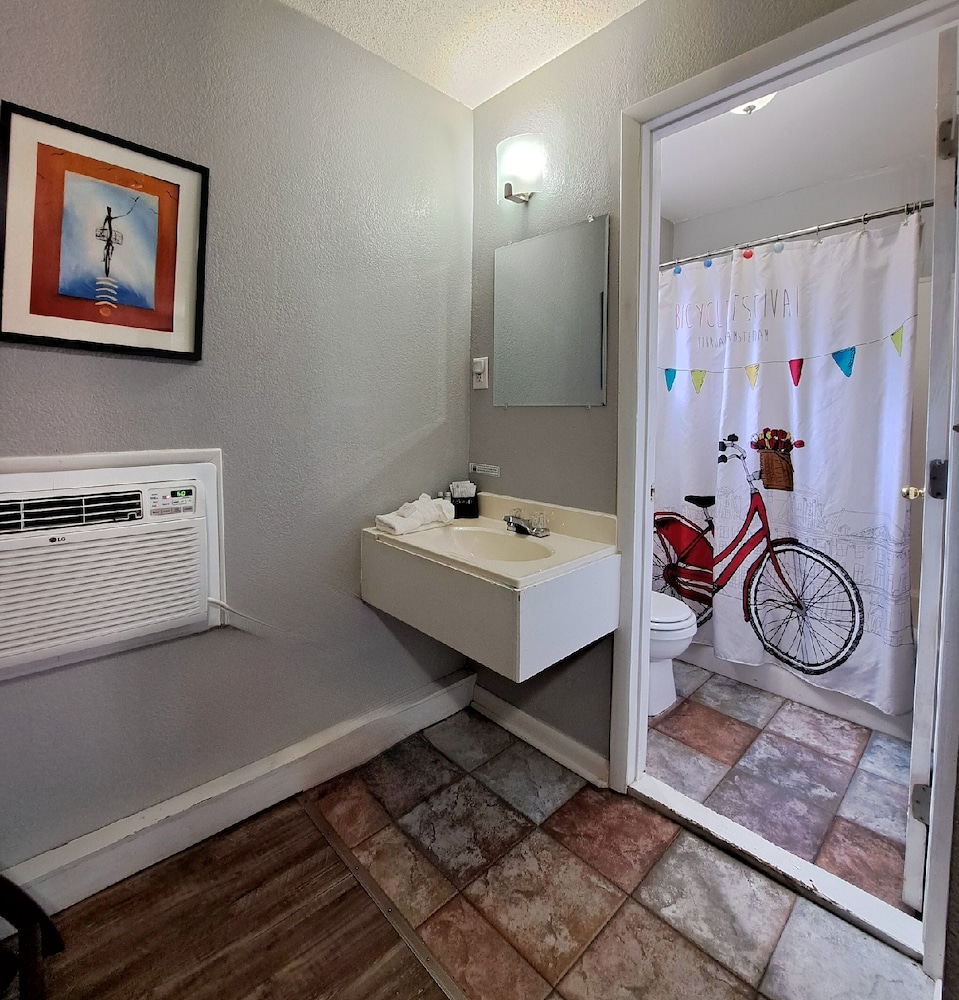 Buffalo Lodge Bicycle Resort - photo 157