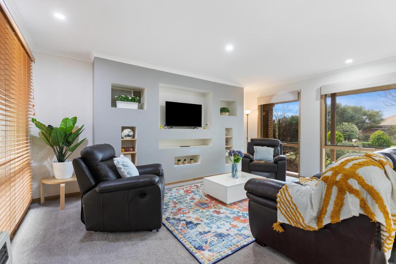 Woodgrove Penthouse 36 Min Drive To Mel Airport — hotel in Melton