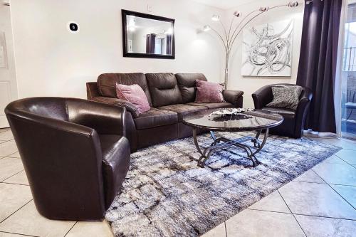 Upgraded & Stylish Pool Hot Tub Walk To Strip