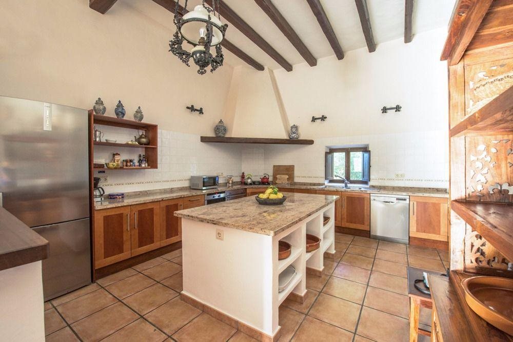 Villa Eternity — 4-Star Luxury Hotel in Sant Josep De Sa Talaia, Spain