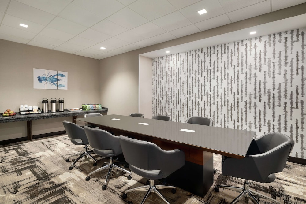 Hampton Inn Portland Downtown Waterfront - photo 49