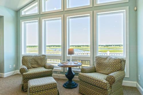 Pier Pleasure by Oak Island Accommodations - photo 5