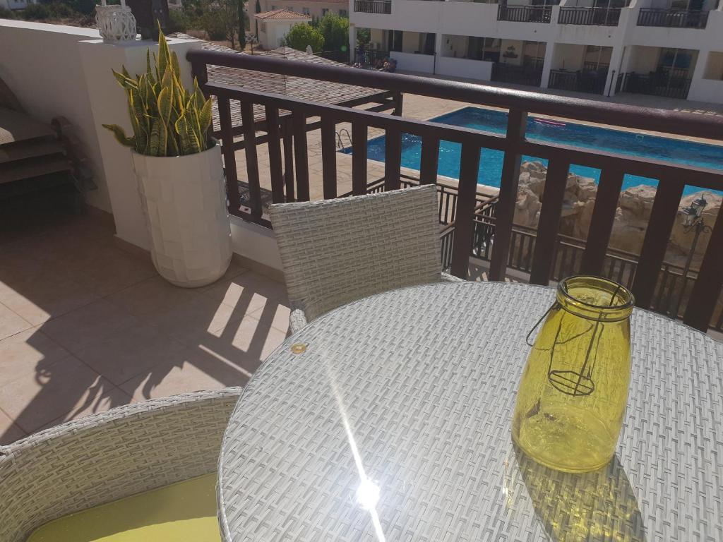 Stunning apartment C106 with balcony looking over pool