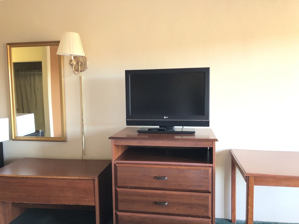 Americas Best Value Inn Wilson - photo 4