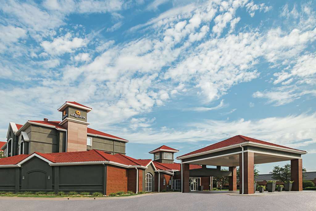 La Quinta Inn & Suites by Wyndham Fort Worth City View - featured photo