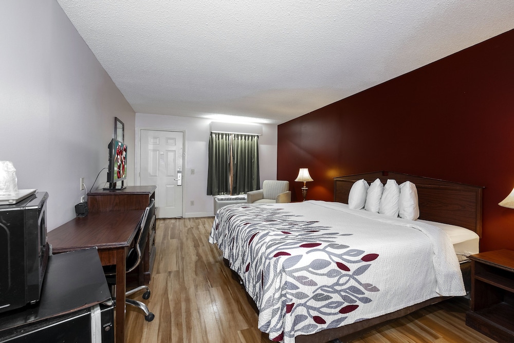 Red Roof Inn & Suites Wilson - photo 20