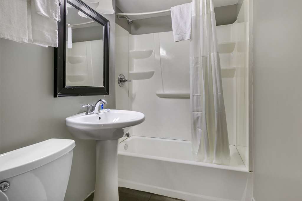 Rodeway Inn Bristol near Sesame Place - photo 7