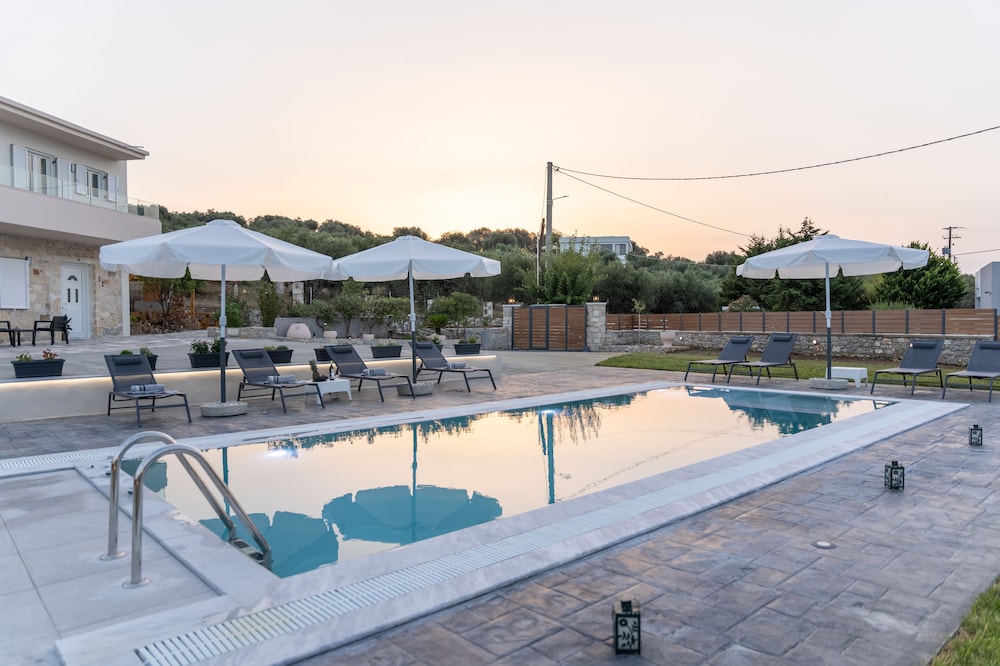Villa Nontas Ntina with Private Pool — 4-Star Luxury Hotel in Rethymno, Greece