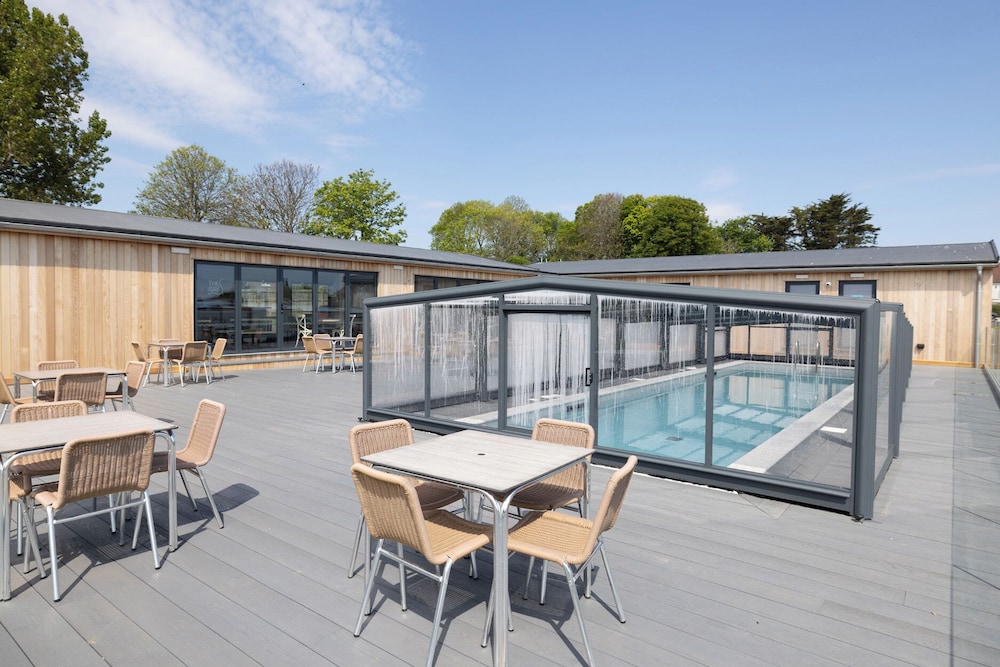 Lodge 62 at Riviera Bay Coastal Retreat — 4-Star Luxury Hotel in Brixham, United Kingdom