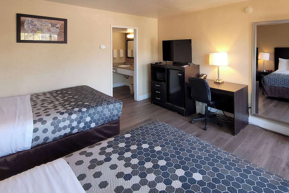 Econo Lodge Sacramento Convention Center - photo 15