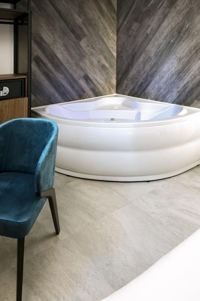 The Location Hotel — Belgrade — photo 5