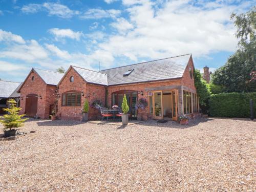 Honeysuckle Farmhouse — 4-Star Luxury Hotel in Tarporley, United Kingdom