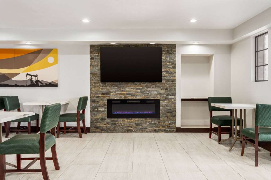 La Quinta Inn by Wyndham Victoria - photo 12