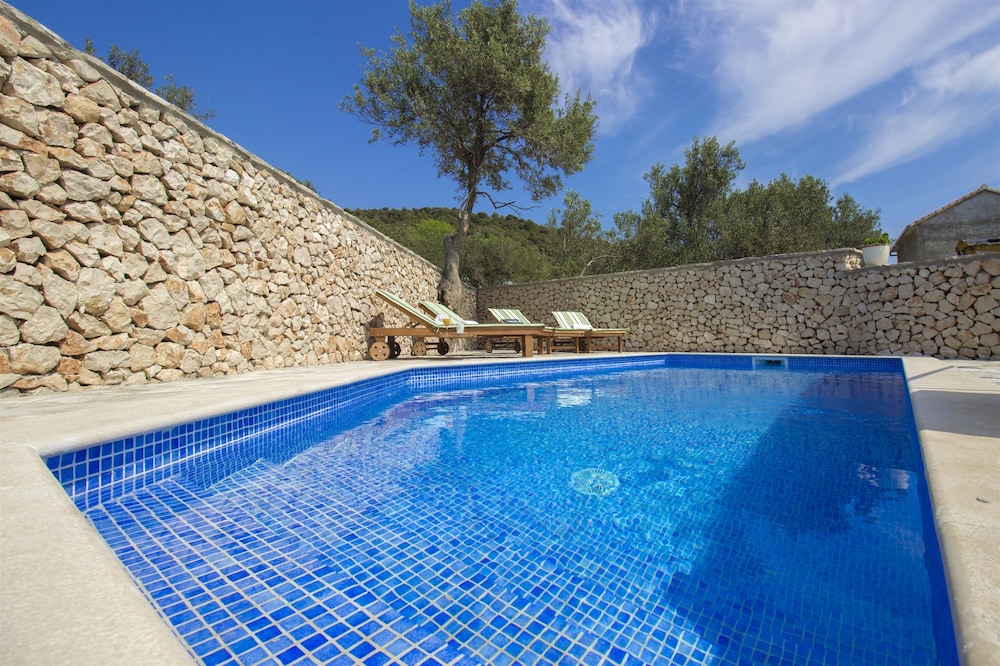 Villa Burica — 4-Star Luxury Hotel in Marina, Croatia