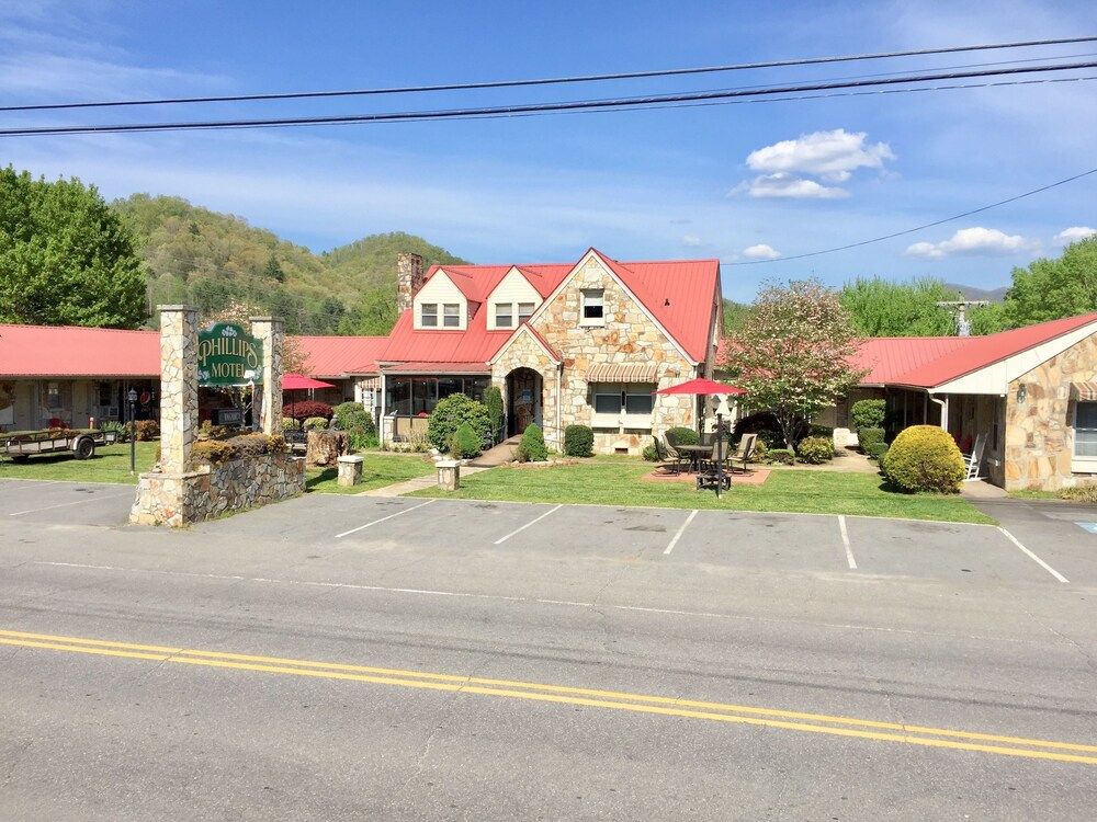Phillips Historic Motel & Cottages - carbon neutral hotel in Robbinsville
