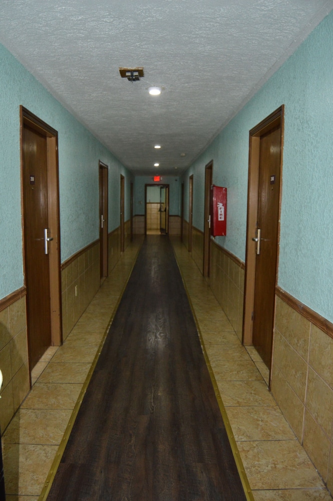 Budget Inn of Claypool Hill - photo 28