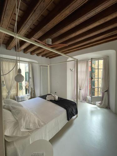 Dimora al Porto Antico — 4-Star Luxury Hotel in Genoa, Italy