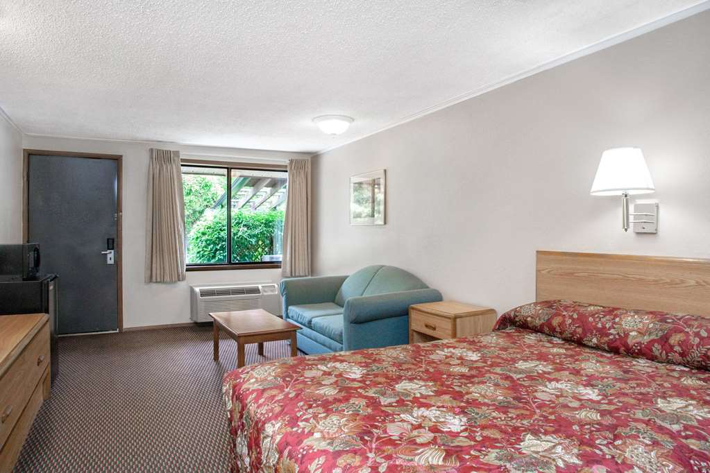Knights Inn Pittston - photo 11