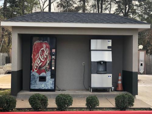 Diboll Inn & Suites - photo 4