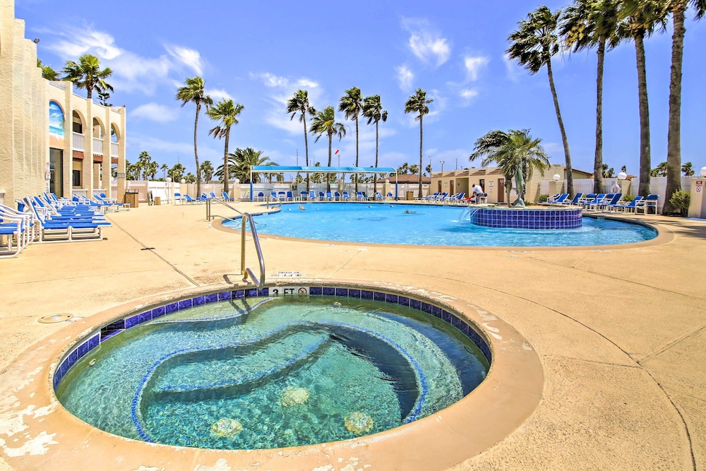 Resort style Perks & Deck at Port Isabel Home - photo 11