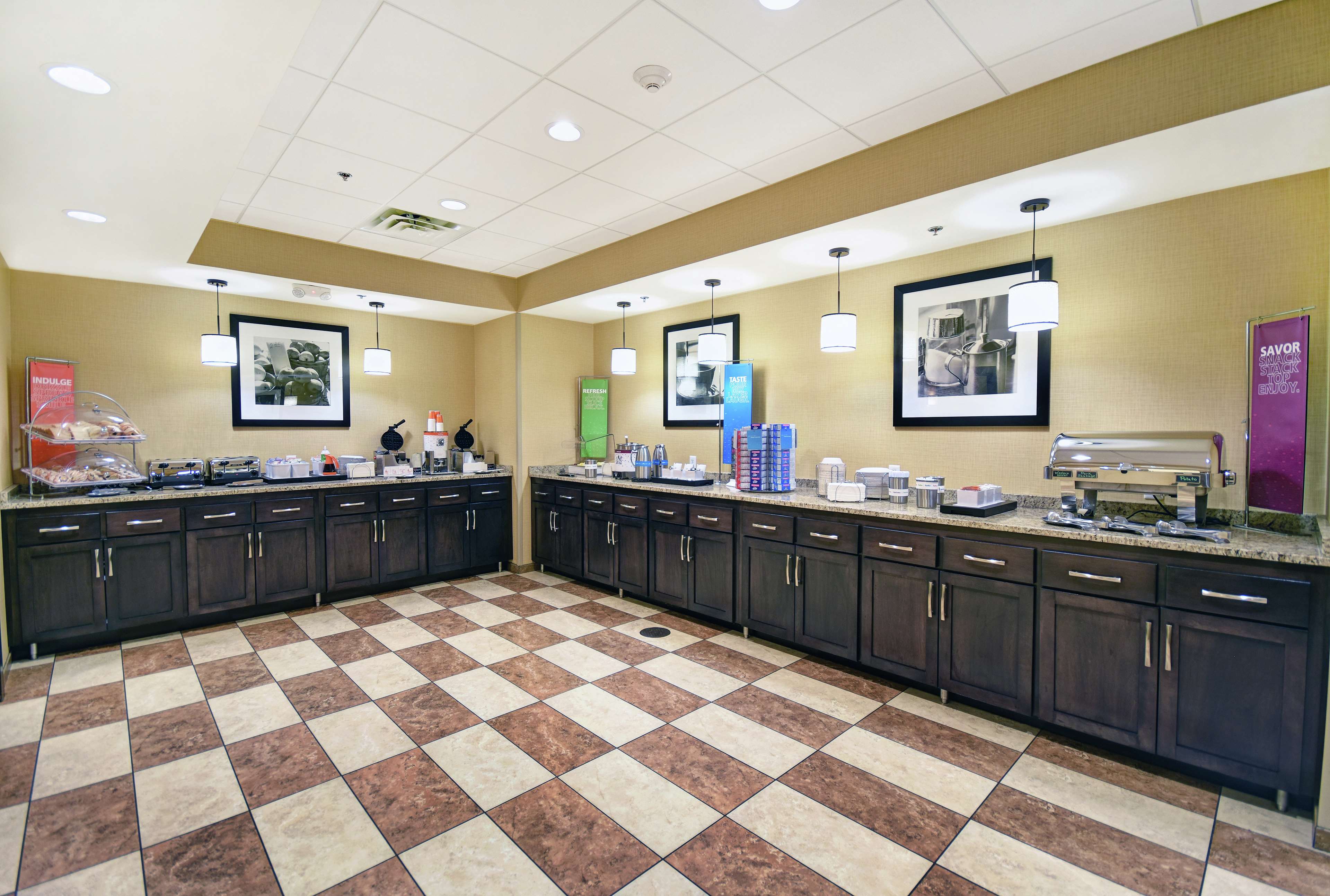 Hampton Inn & Suites Milwaukee Franklin - photo 8