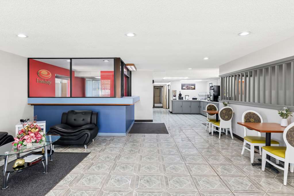 Econo Lodge Emporia - photo 8