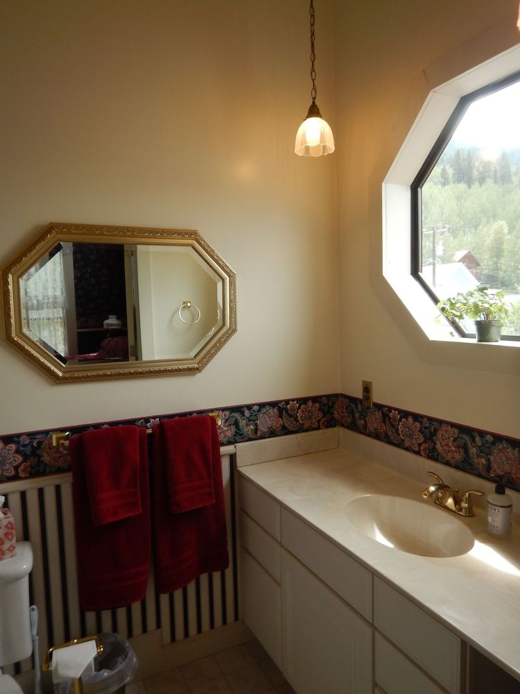 Mine Shaft Inn Hotel & Hostel - photo 5