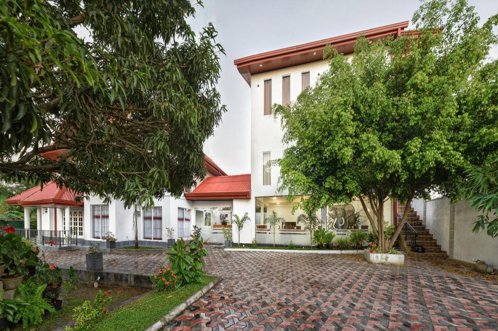 White Land City Hotel in Dambulla, Sri Lanka