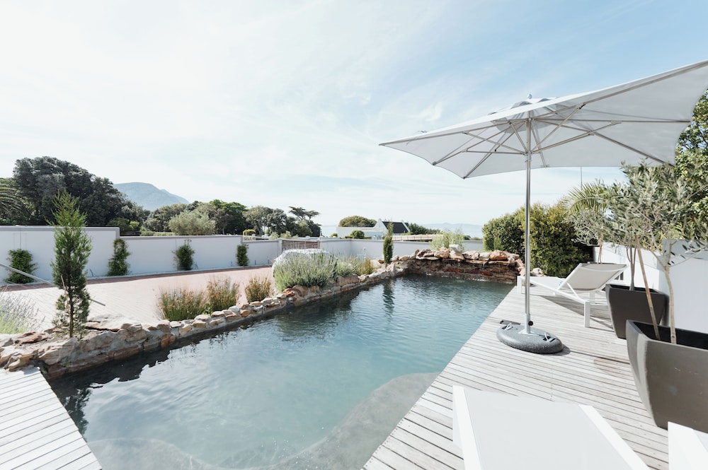 Whale Away Guest House — 4-Star Luxury Hotel in Hermanus, South Africa