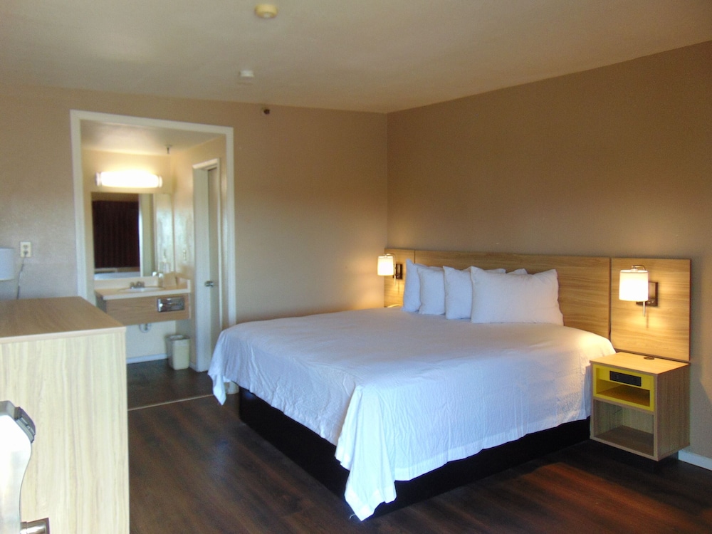 Days Inn by Wyndham Victorville - photo 6
