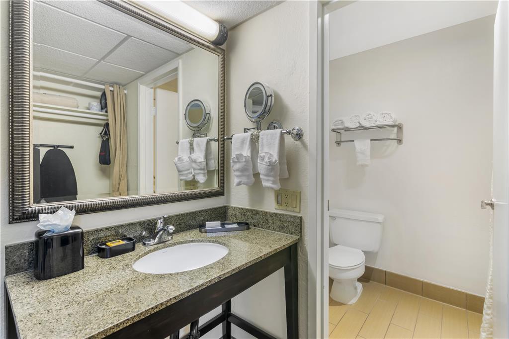 Best Western Plus Garden Court Inn - photo 17