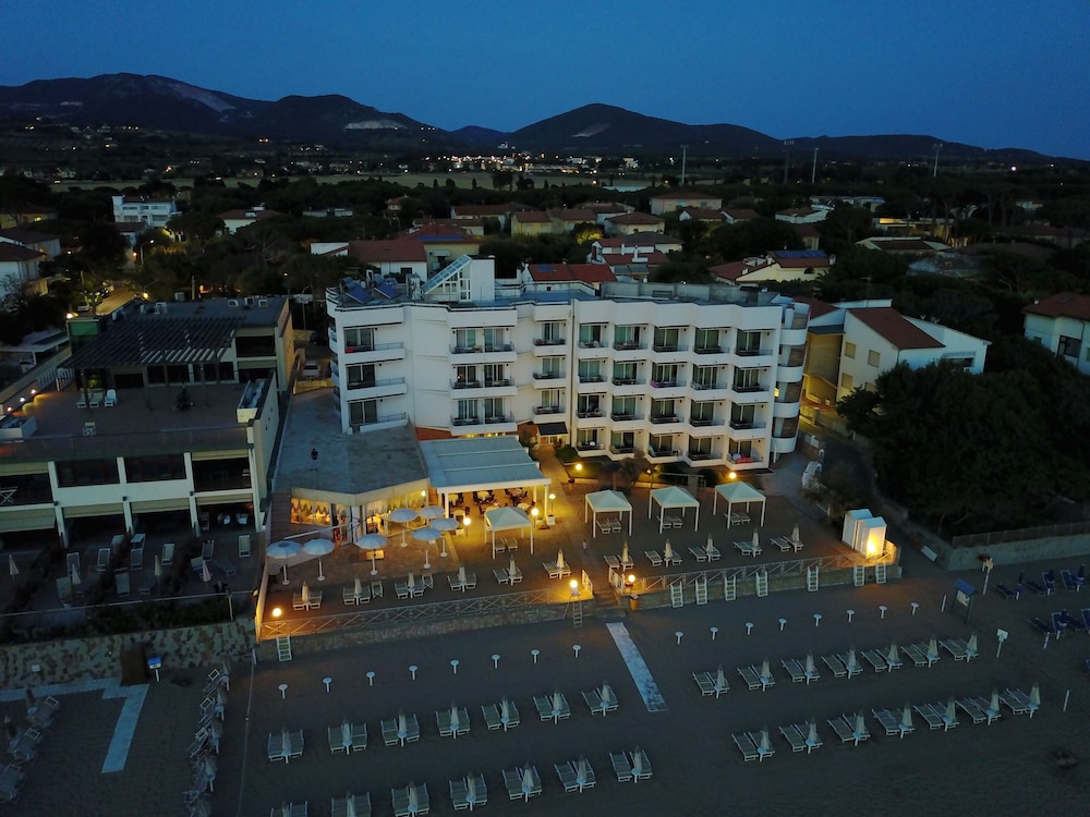 Hotel Sabbia d'Oro — 4-Star Luxury Hotel in San Vincenzo, Italy