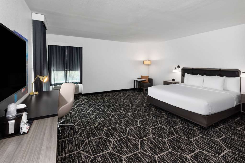 La Quinta Inn & Suites by Wyndham Austin Parmer Tech Ridge - photo 25