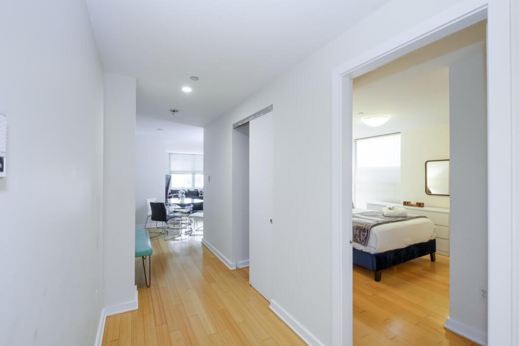 Luxury 2br 100 Walkscore Theatre District Evonify - photo 8