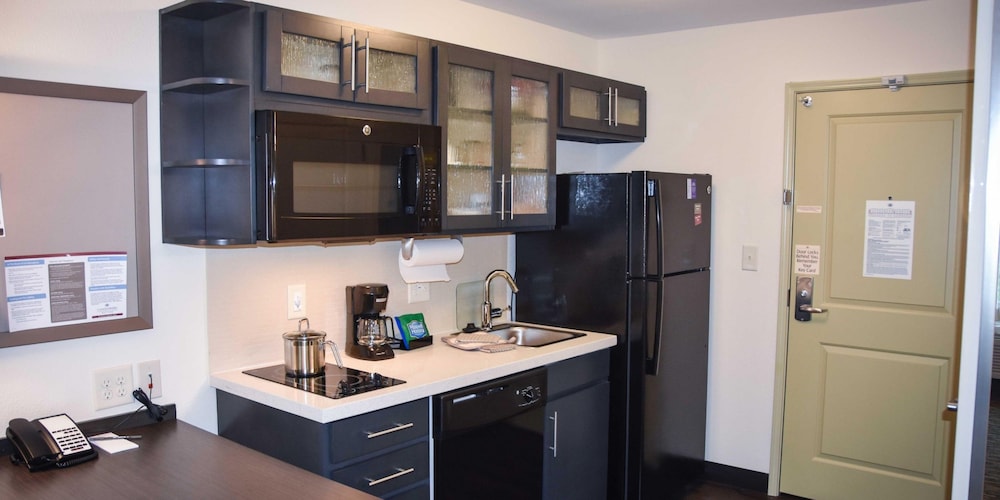 Candlewood Suites Pearl by IHG - photo 8