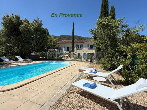 La Note Bleue Luberon - carbon neutral hotel in Maubec